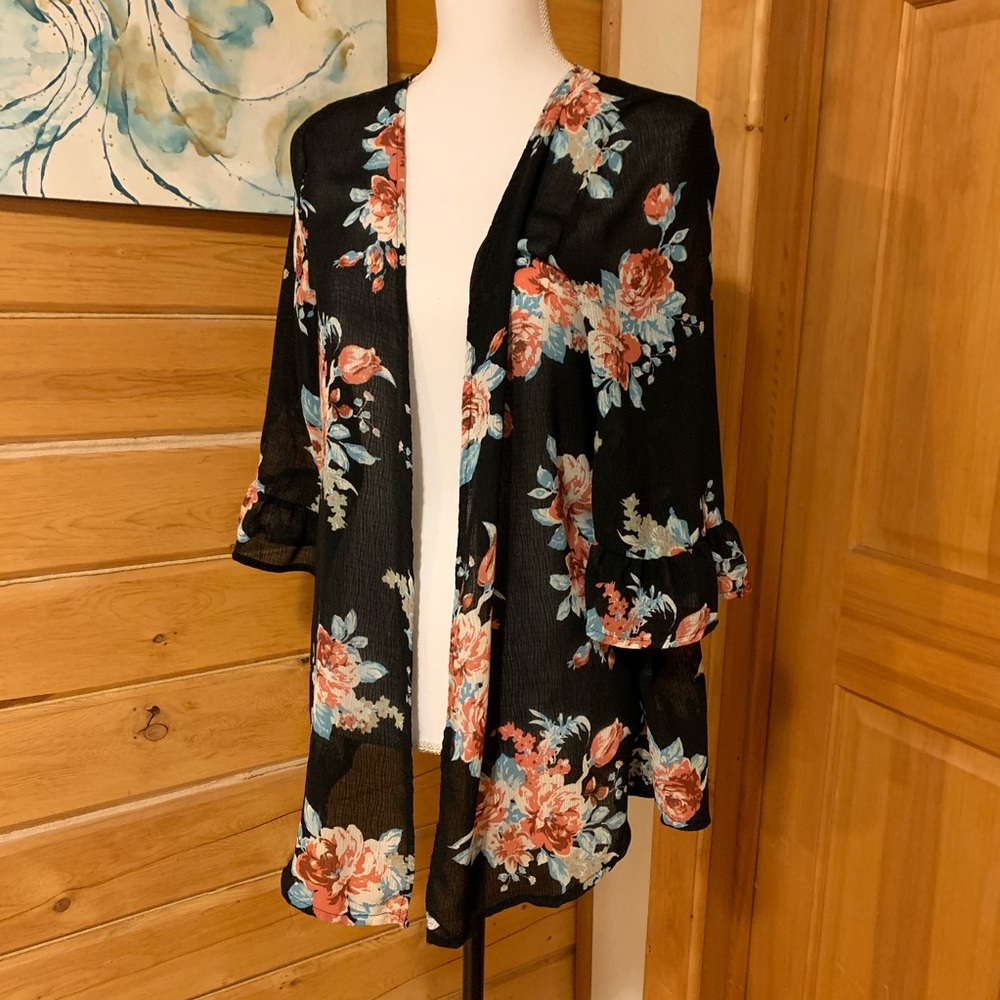 5/$20 💙 Floral blouse
